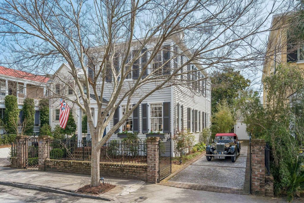 Image 3 of property listing at 38 Savage Street, Charleston, SC 29401