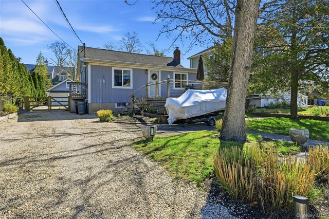 46 Beach Road, Laurel, NY 11948