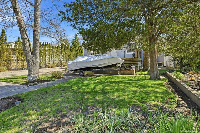 46 Beach Road, Laurel, NY 11948