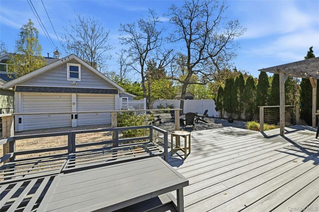 46 Beach Road, Laurel, NY 11948