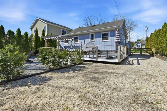 46 Beach Road, Laurel, NY 11948