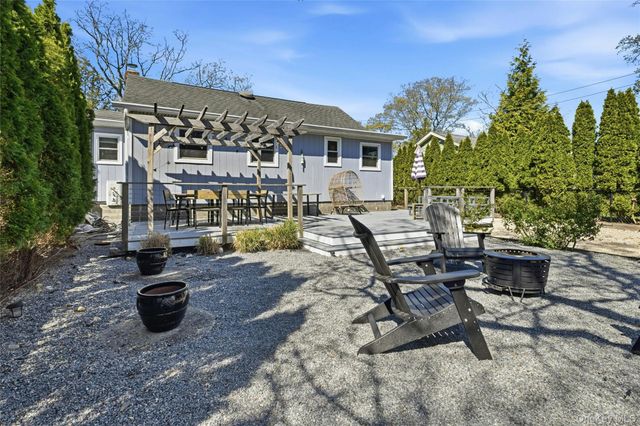 46 Beach Road, Laurel, NY 11948