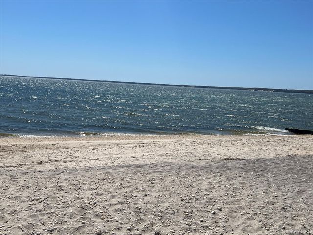 46 Beach Road, Laurel, NY 11948