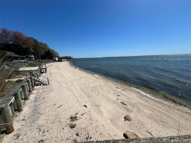 46 Beach Road, Laurel, NY 11948