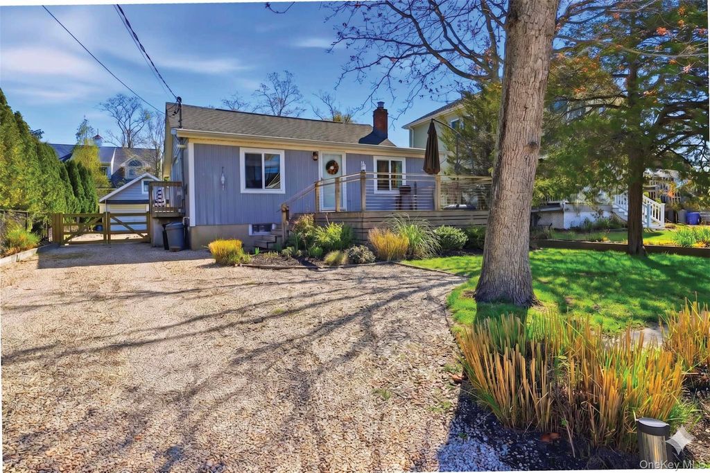 46 Beach Road, Laurel, NY 11948