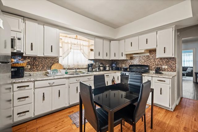 2649 N 74th Avenue, Elmwood Park, IL 60707