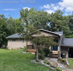 12389 White Lake Road, Tyrone Township, MI 48430