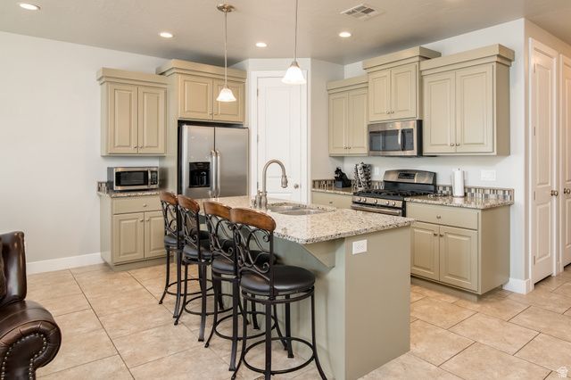 2094 N CORAL RIDGE DR, Washington, UT 84780