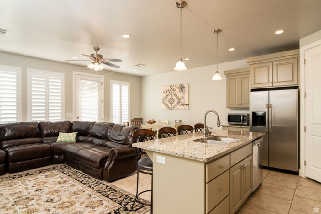 2094 N CORAL RIDGE DR, Washington, UT 84780