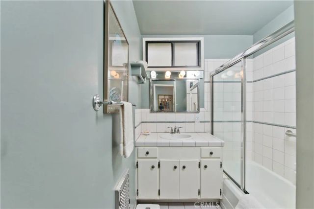 6631 Densmore Avenue, Lake Balboa, CA 91406