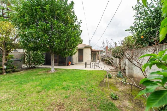 6631 Densmore Avenue, Lake Balboa, CA 91406