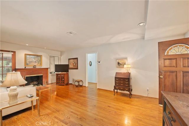 6631 Densmore Avenue, Lake Balboa, CA 91406