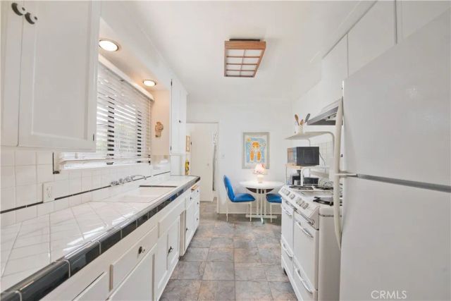 6631 Densmore Avenue, Lake Balboa, CA 91406