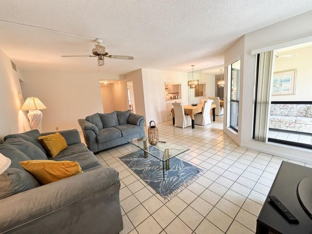 3555 Lucerne Park Drive, Greenacres, FL 33467