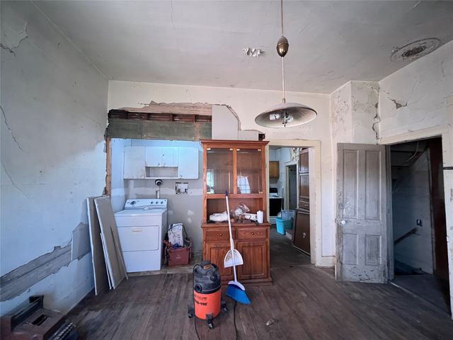 312 Maxwell Street, Maxwell, IA 50161