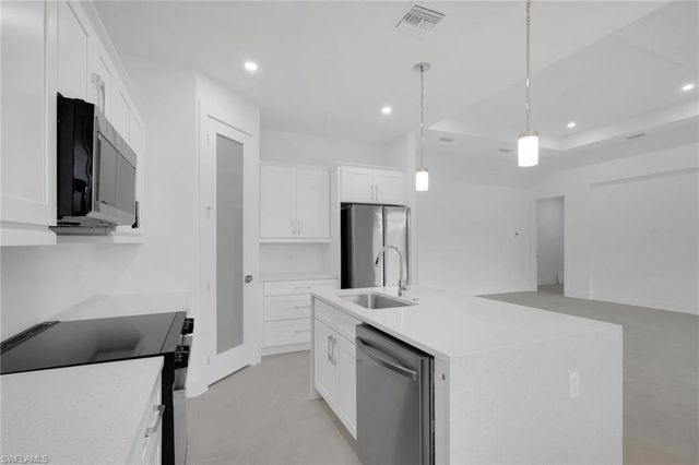 426 NW 3rd TER, Cape Coral, FL 33993
