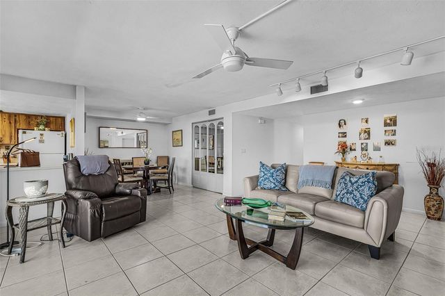 3831 SE 11TH PLACE 101, Cape Coral, FL 33904