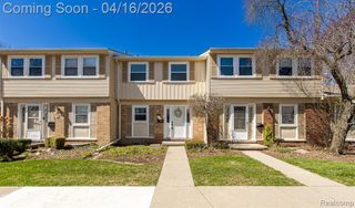 5254 Breeze Hill Place, Troy, MI 48098
