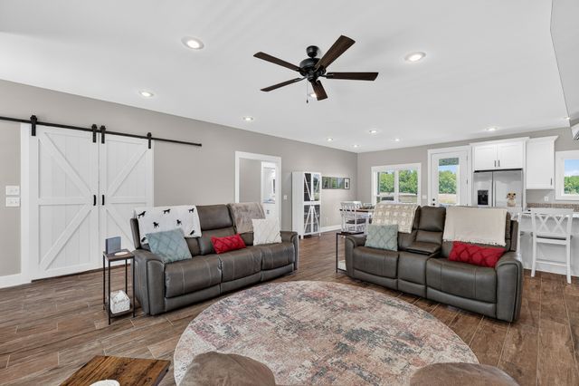 9 Town Rd, Fayetteville, TN 37334