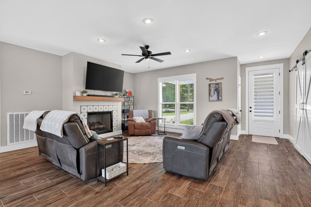 9 Town Rd, Fayetteville, TN 37334