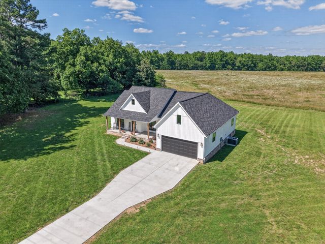 9 Town Rd, Fayetteville, TN 37334