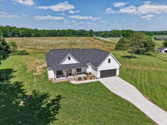 9 Town Rd, Fayetteville, TN 37334