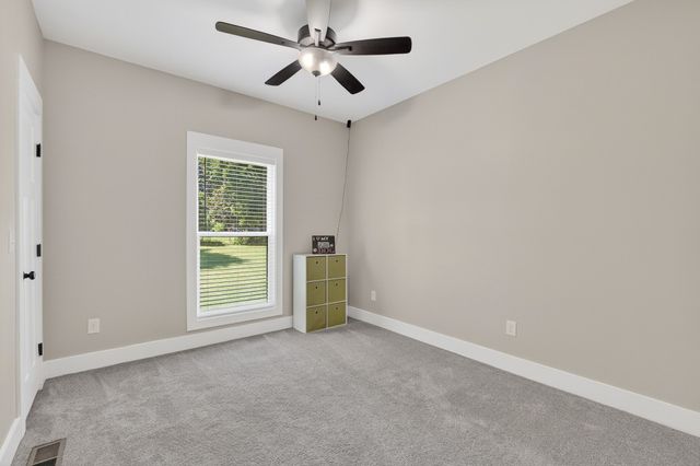 9 Town Rd, Fayetteville, TN 37334