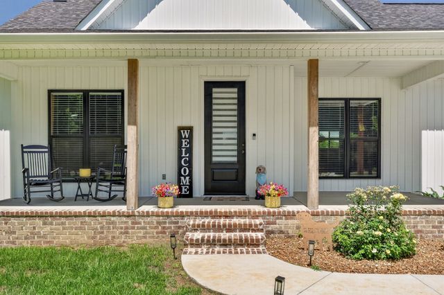9 Town Rd, Fayetteville, TN 37334