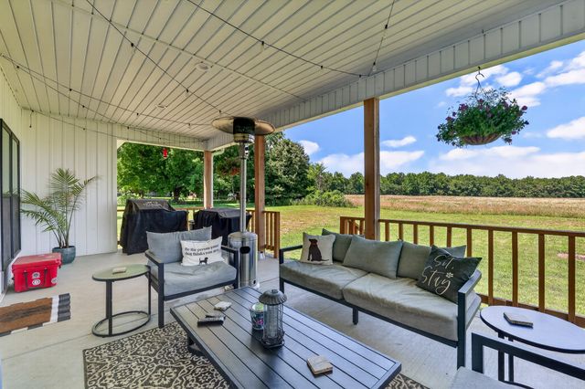 9 Town Rd, Fayetteville, TN 37334