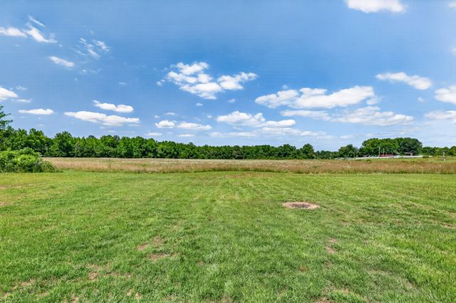 9 Town Rd, Fayetteville, TN 37334