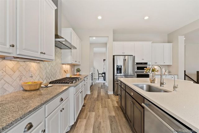 27620 E Lakeview Drive, Aurora, CO 80016