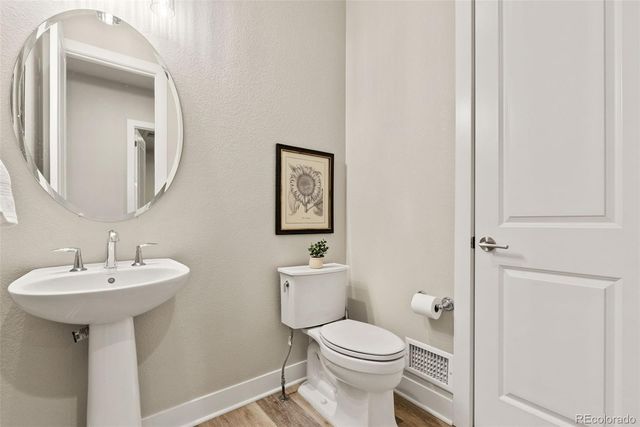 27620 E Lakeview Drive, Aurora, CO 80016