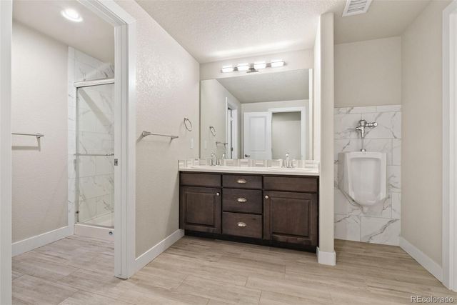 27620 E Lakeview Drive, Aurora, CO 80016