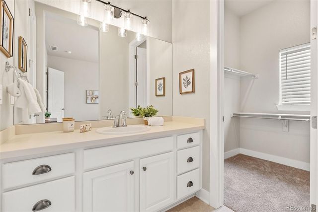 27620 E Lakeview Drive, Aurora, CO 80016