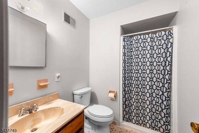 16 Trowbridge Rd, Morris Plains Boro, NJ 07950