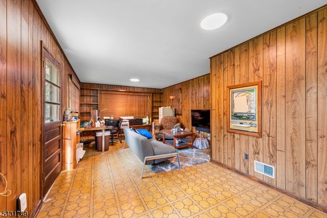 16 Trowbridge Rd, Morris Plains Boro, NJ 07950