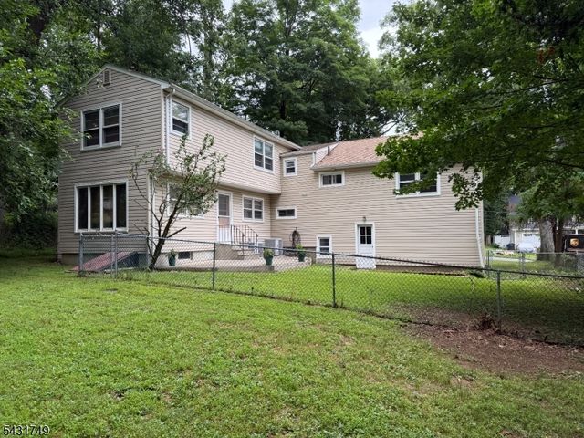 16 Trowbridge Rd, Morris Plains Boro, NJ 07950