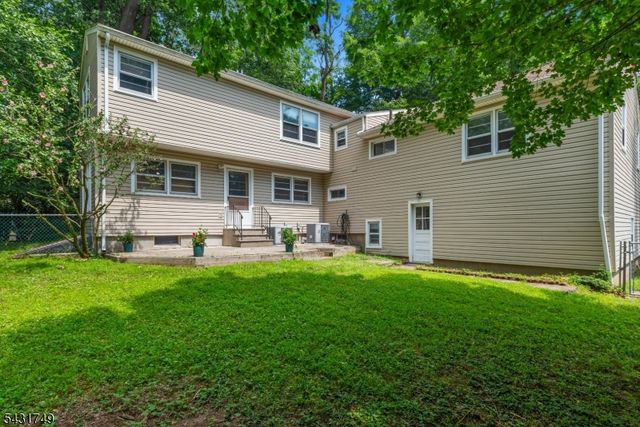 16 Trowbridge Rd, Morris Plains Boro, NJ 07950