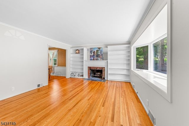 16 Trowbridge Rd, Morris Plains Boro, NJ 07950