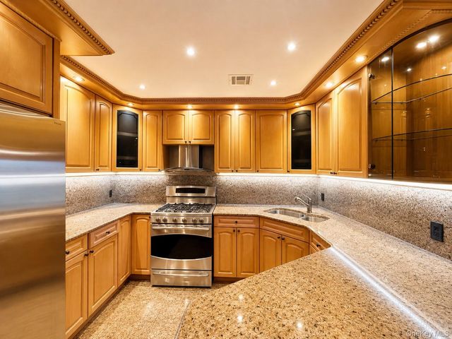 822 Dean Avenue, Bronx, NY 10465