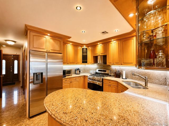 822 Dean Avenue, Bronx, NY 10465