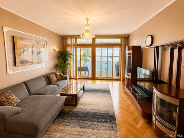 822 Dean Avenue, Bronx, NY 10465