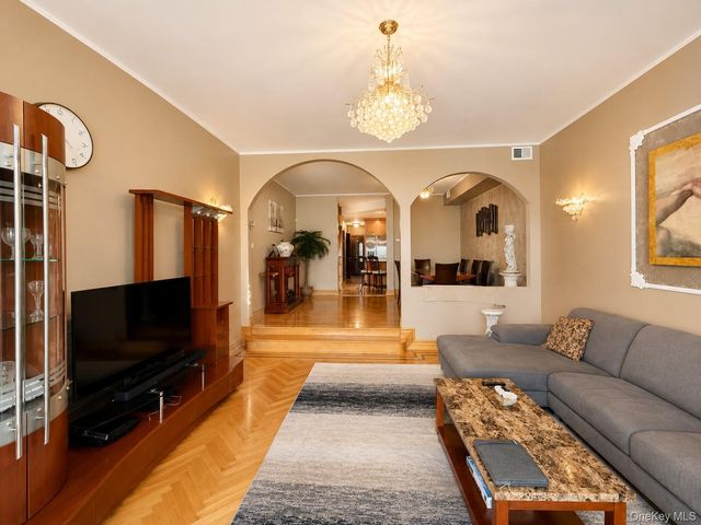 822 Dean Avenue, Bronx, NY 10465
