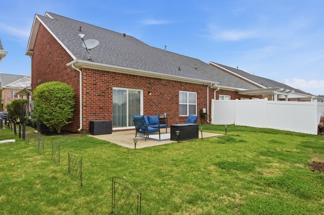 3027 Auld Tatty Dr, Spring Hill, TN 37174