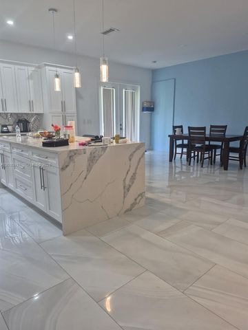 3642 32ND AVE SE, Naples, FL 34117