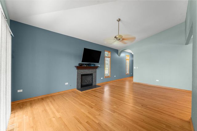 16082 Julia Courtyard, Tinley Park, IL 60477