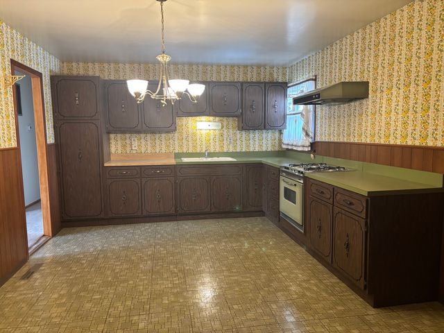 71 E 227th Place, Steger, IL 60475