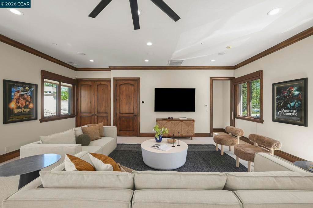 Image 22 of property listing at 2080 Calle Los Callados, Diablo, CA 94528