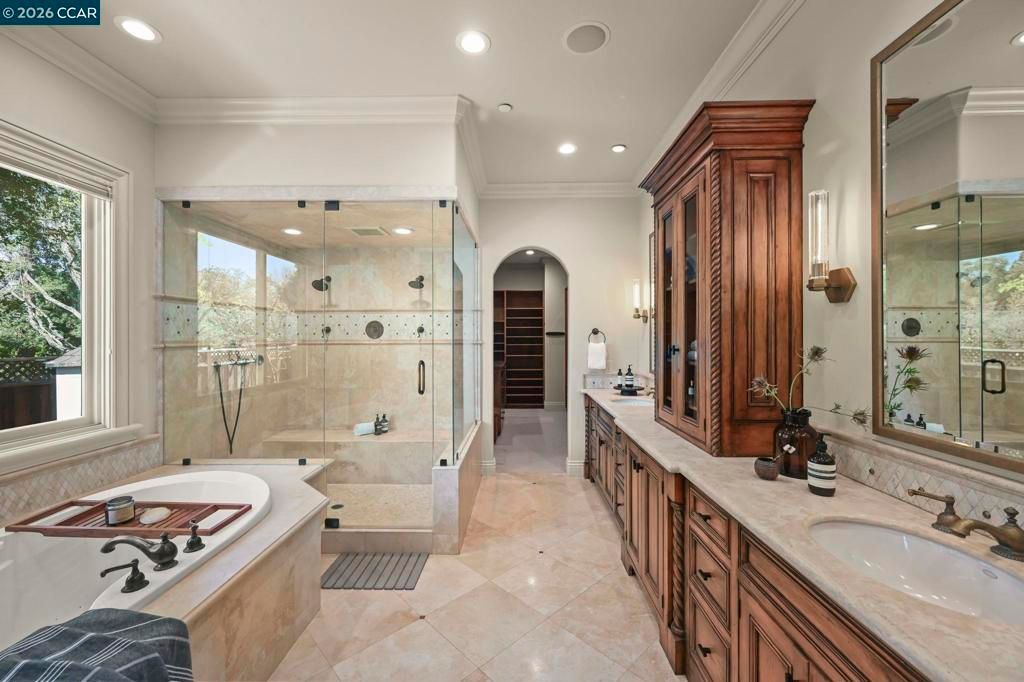 Image 33 of property listing at 2080 Calle Los Callados, Diablo, CA 94528