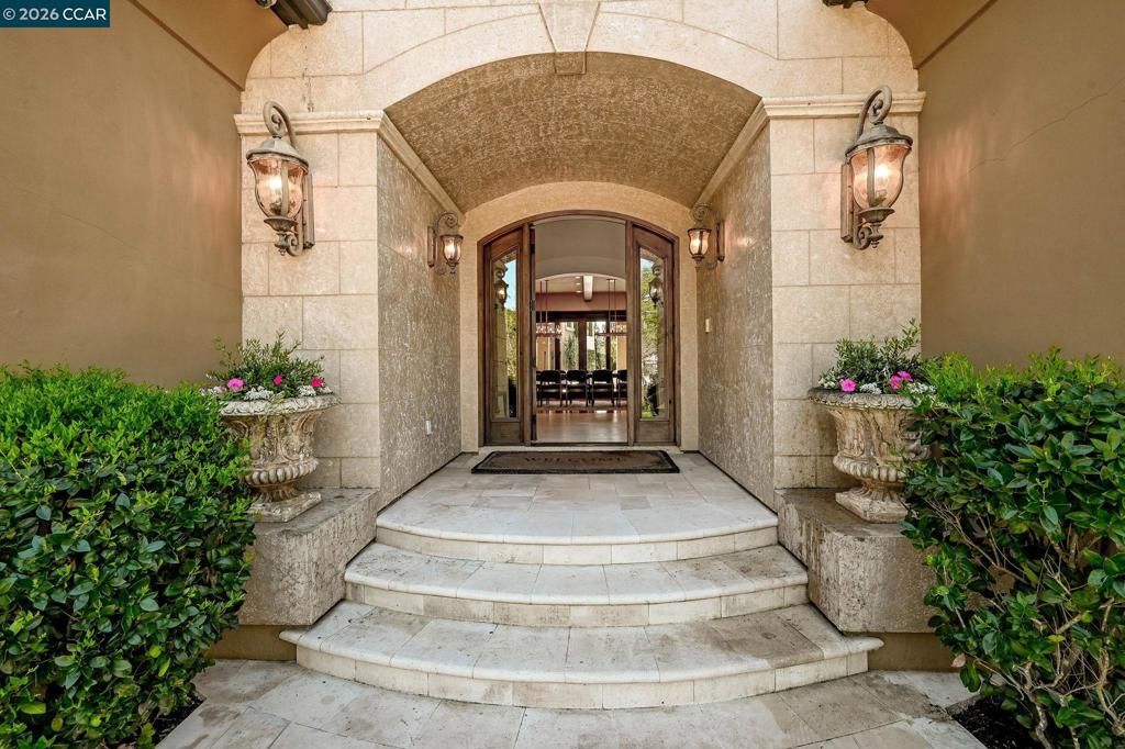 Image 4 of property listing at 2080 Calle Los Callados, Diablo, CA 94528